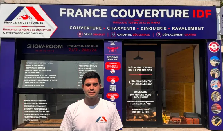 Couvreur qualifié France Couverture IDF devant son agence à Houilles (78)