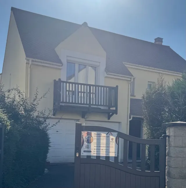 Toitures en pente du coteau de La Frette-sur-Seine (95), face à la Seine