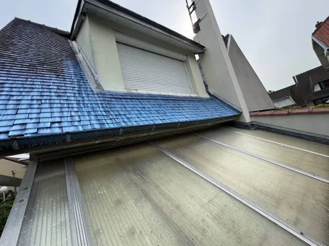 Contrôle d'une toiture en tuiles avant traitement d'étanchéité à Levallois-Perret (92)