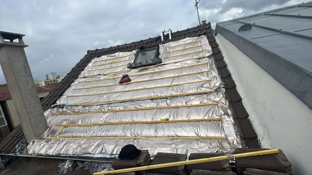 Recherche de fuite sur une toiture en tuiles à Houilles (78)