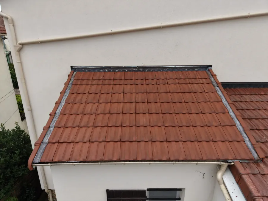 Couverture d'appentis rénovée sur une maison à Houilles (78) (après travaux)