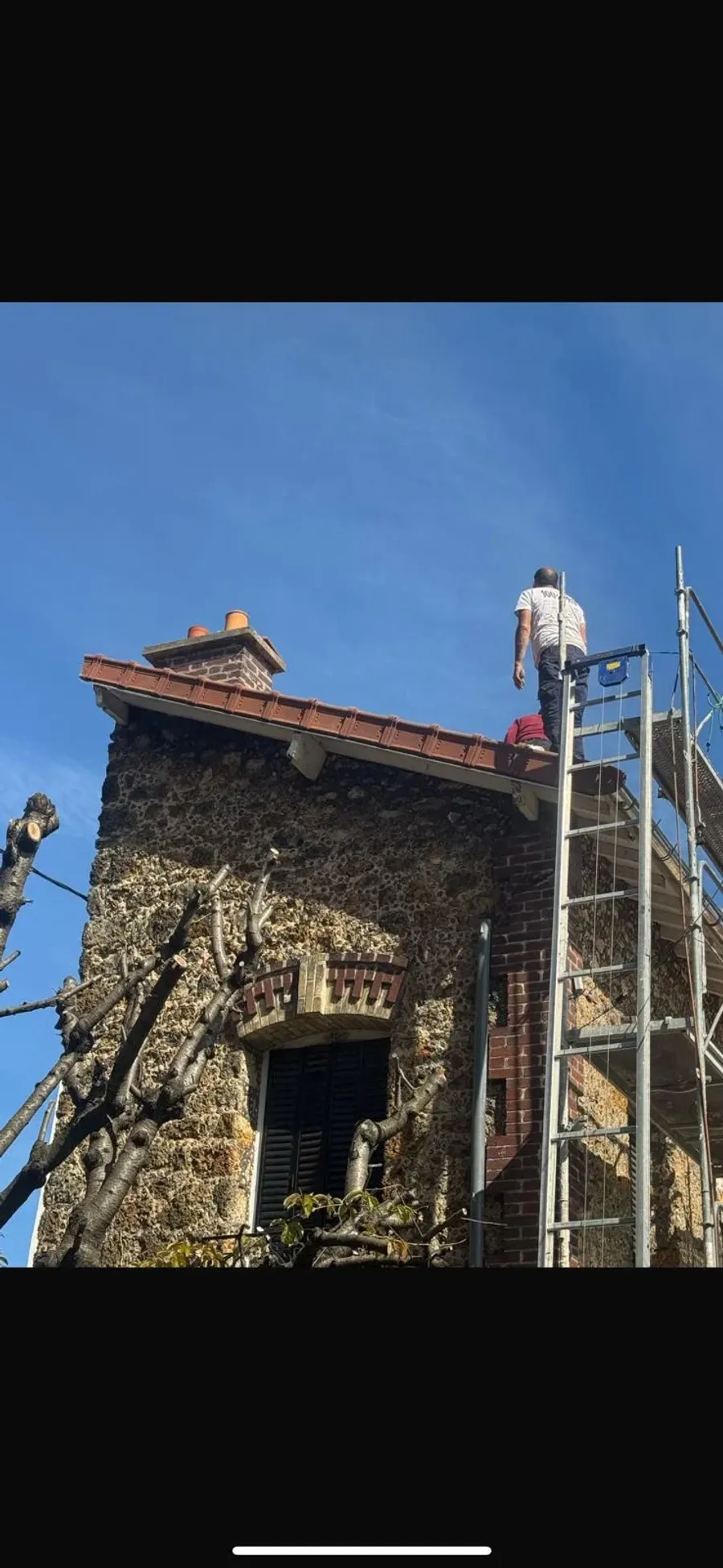 Débord de toit et faîtage refaits sur une maison à Houilles (78) (après travaux)