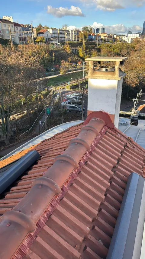 Solin de cheminée refait et faîtage rescellé à Houilles (78)