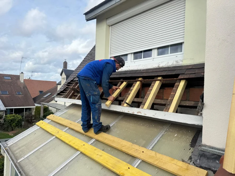 Toiture de véranda et zinguerie refaites à Houilles (78) (avant travaux)