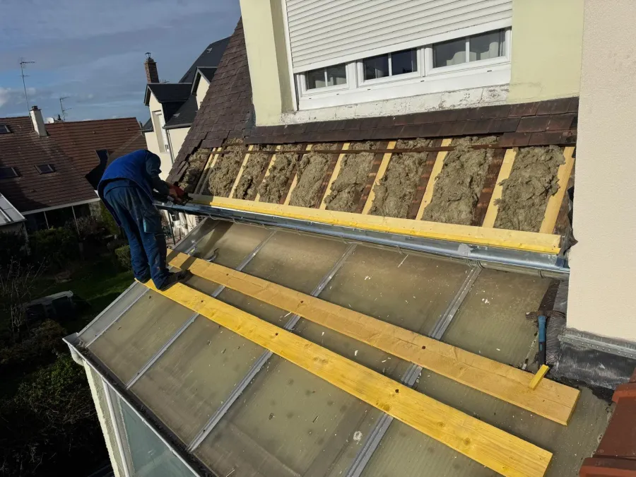 Toiture de véranda et zinguerie refaites à Houilles (78) (avant travaux)