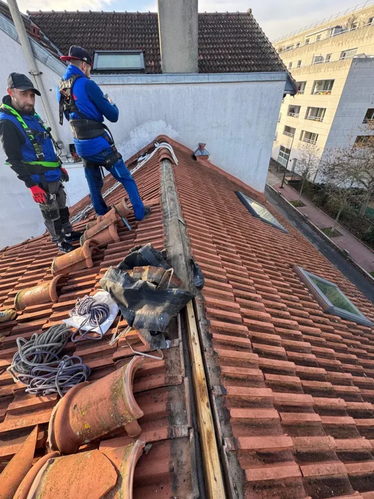 Rénovation d'une toiture en tuiles mécaniques d'un pavillon à Houilles (78)