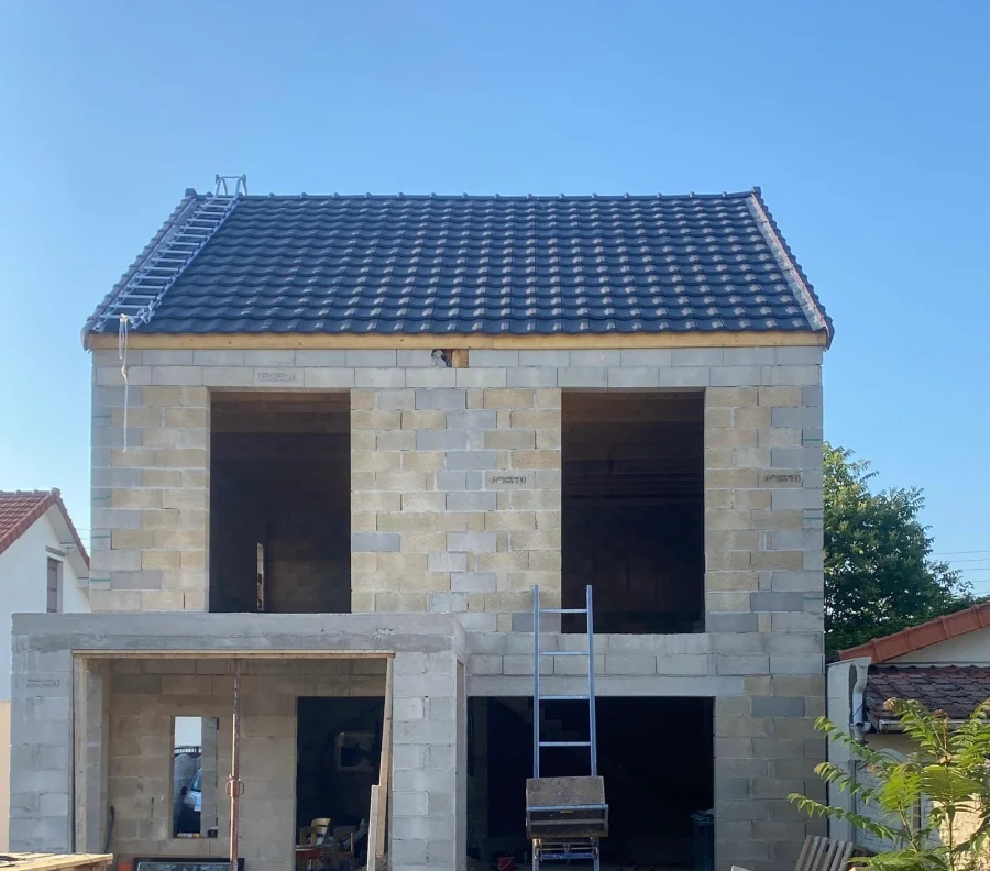 Charpente neuve et couverture refaite à Houilles (78) (après travaux)