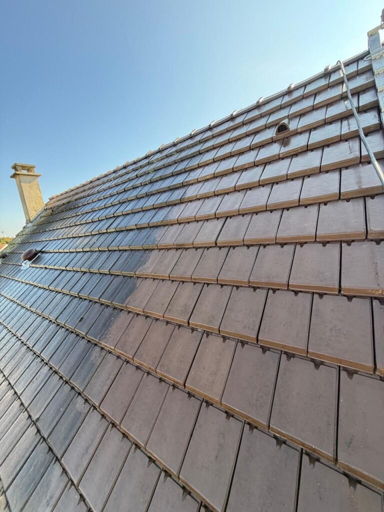 décapage toiture avec pellicule d&rsquo;étanchéité vernis